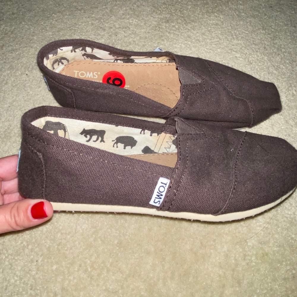 Toms - Picture 2 of 3